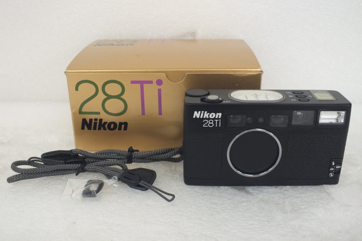 コンパクトカメラ　Nikon　28Ti